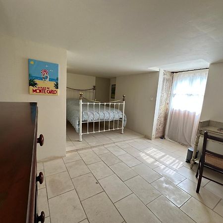 Bed & Breakfast Elisabeth Saint-Matre Bagian luar foto