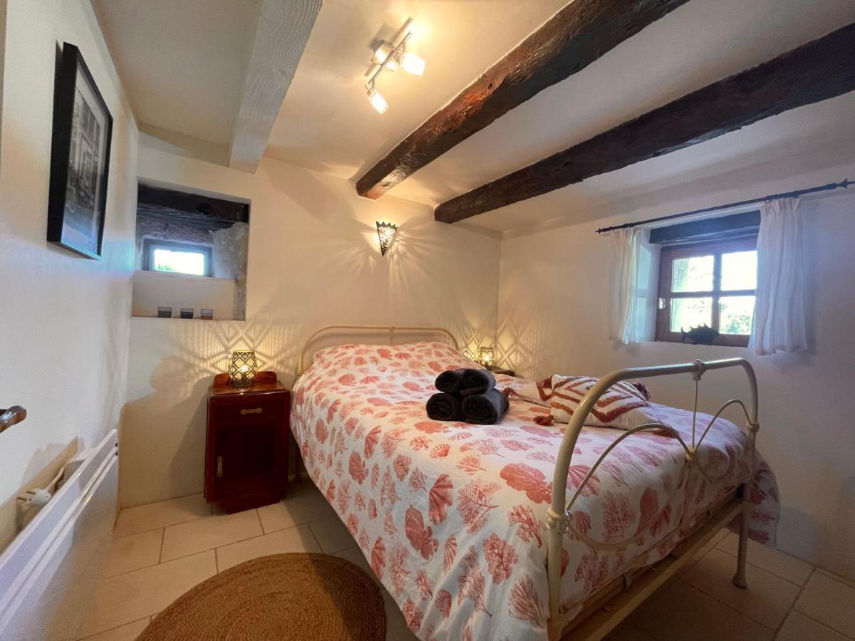 Bed & Breakfast Elisabeth Saint-Matre Bagian luar foto