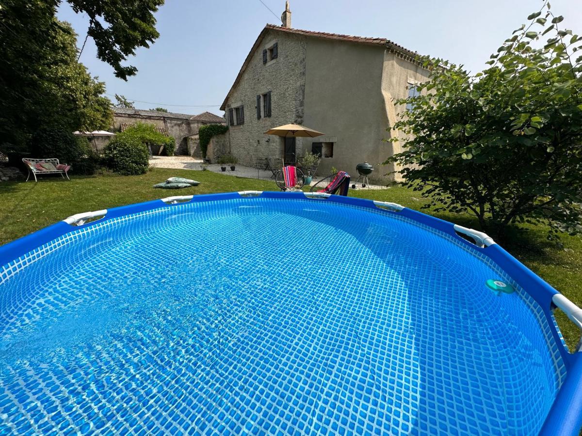 Bed & Breakfast Elisabeth Saint-Matre Bagian luar foto