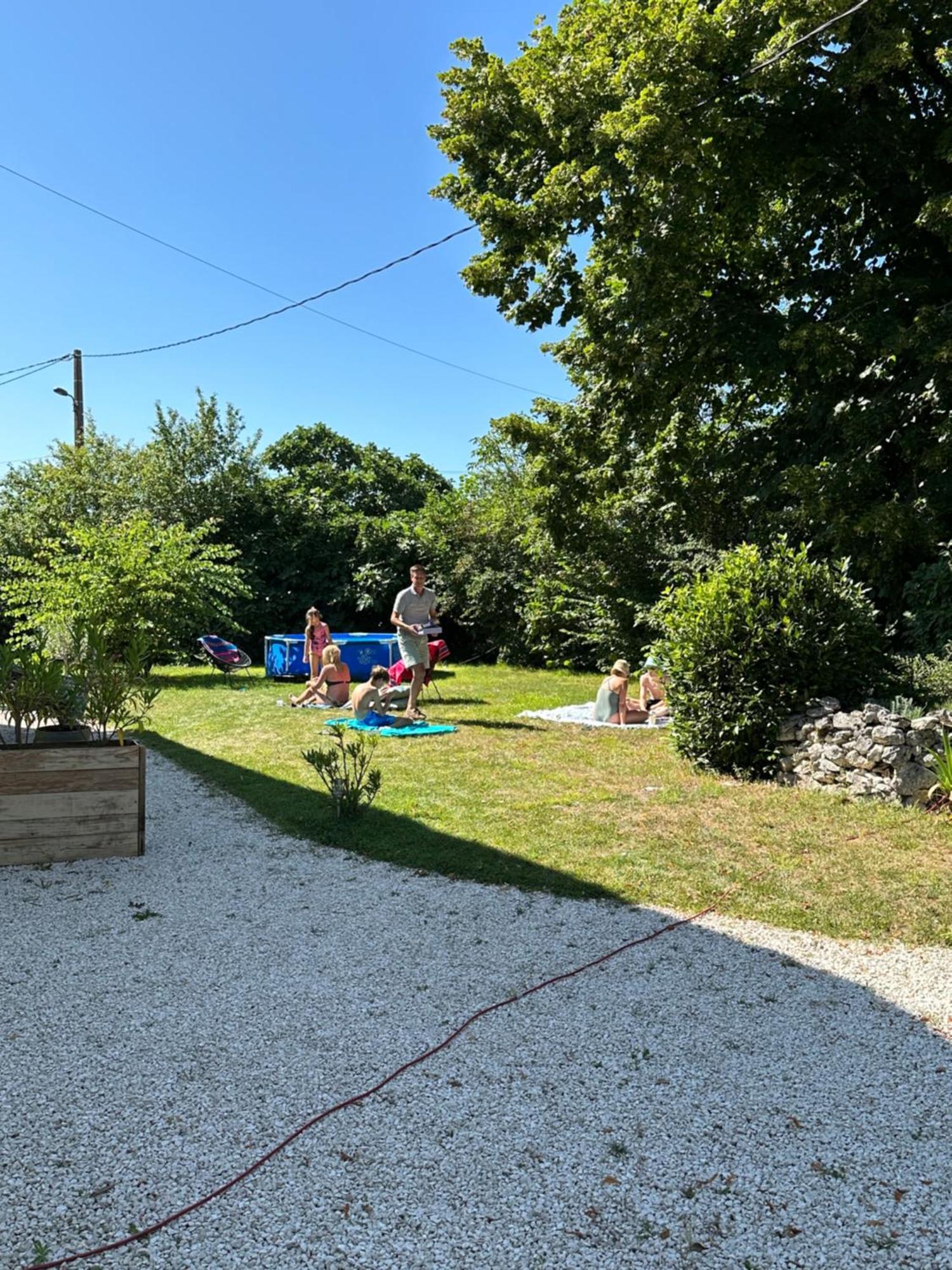 Bed & Breakfast Elisabeth Saint-Matre Bagian luar foto